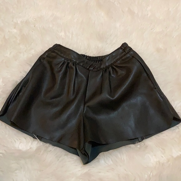 leather short  size S-M - Picture 3 of 10